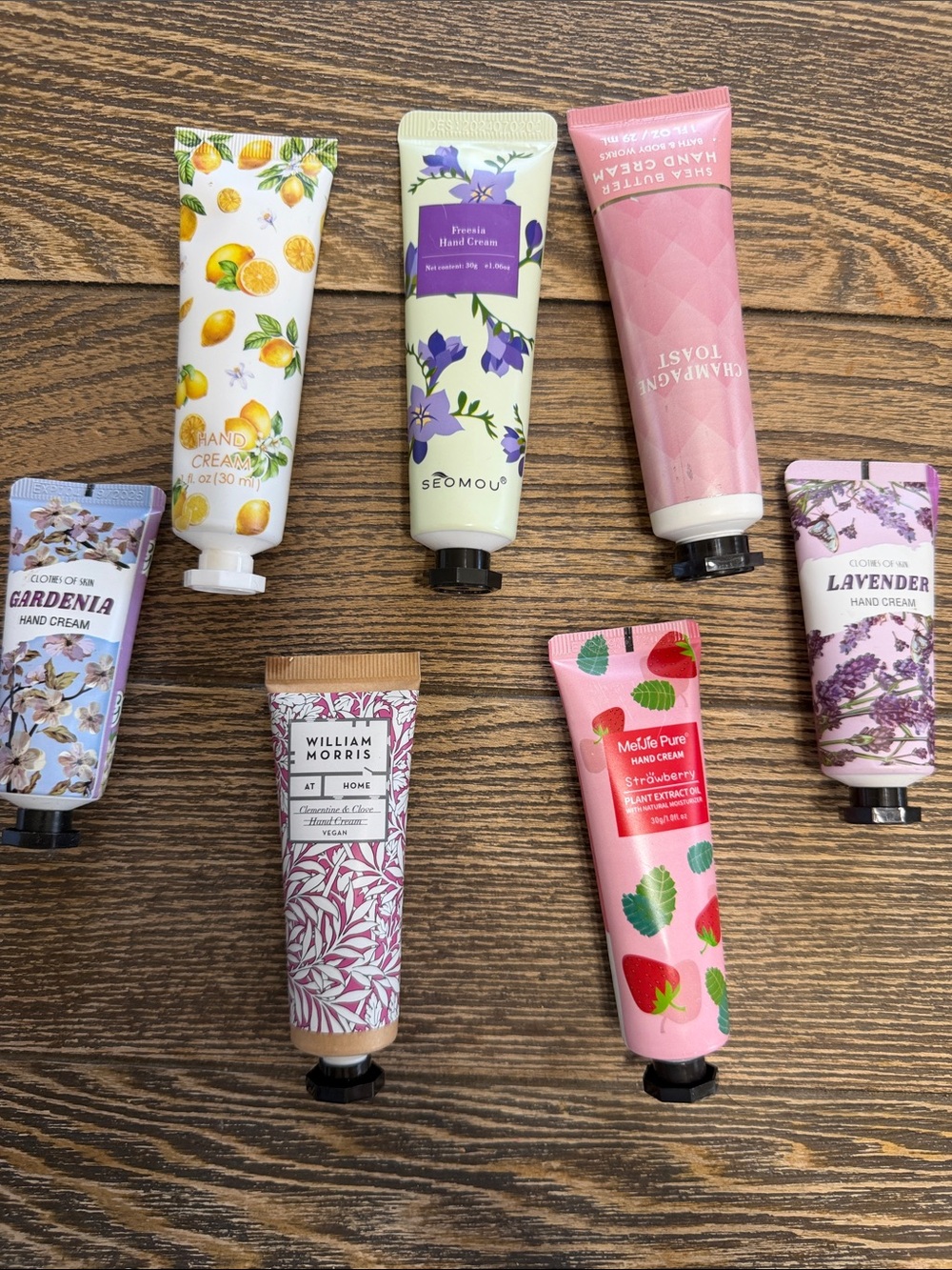 Hand cream lot of 7 purse, size lemon, Brea champagne toast, lavender strawberry